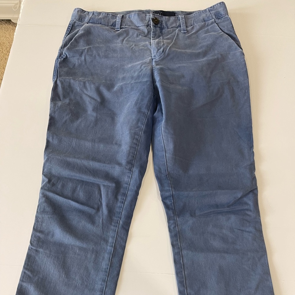 Gap chino pants size 4P inseam 25 mid rise  straight legs, blue